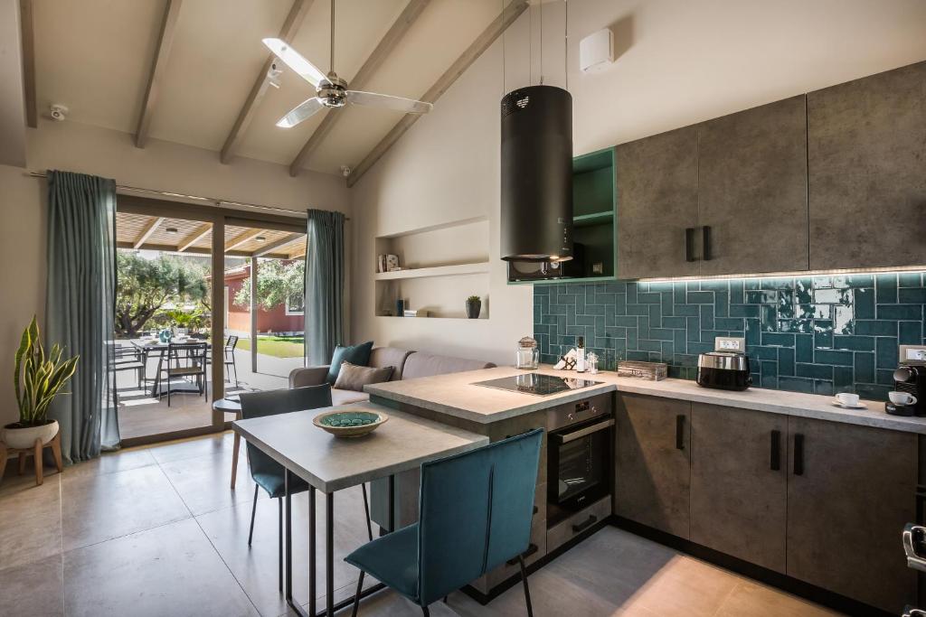 A kitchen or kitchenette at Villa LAOURA