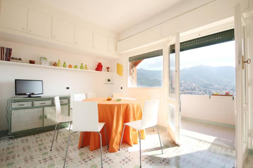 Kuchyňa alebo kuchynka v ubytovaní [PORTOFINO] appartamento vista mare con piscina