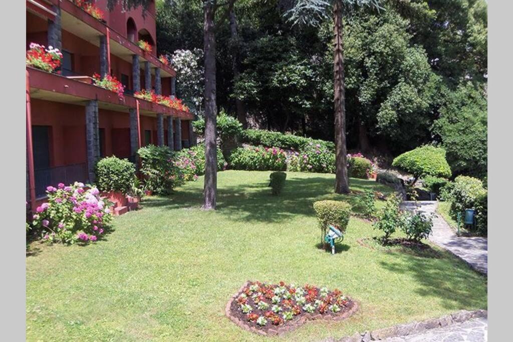 Vonkajšia záhrada v ubytovaní [PORTOFINO] appartamento vista mare con piscina