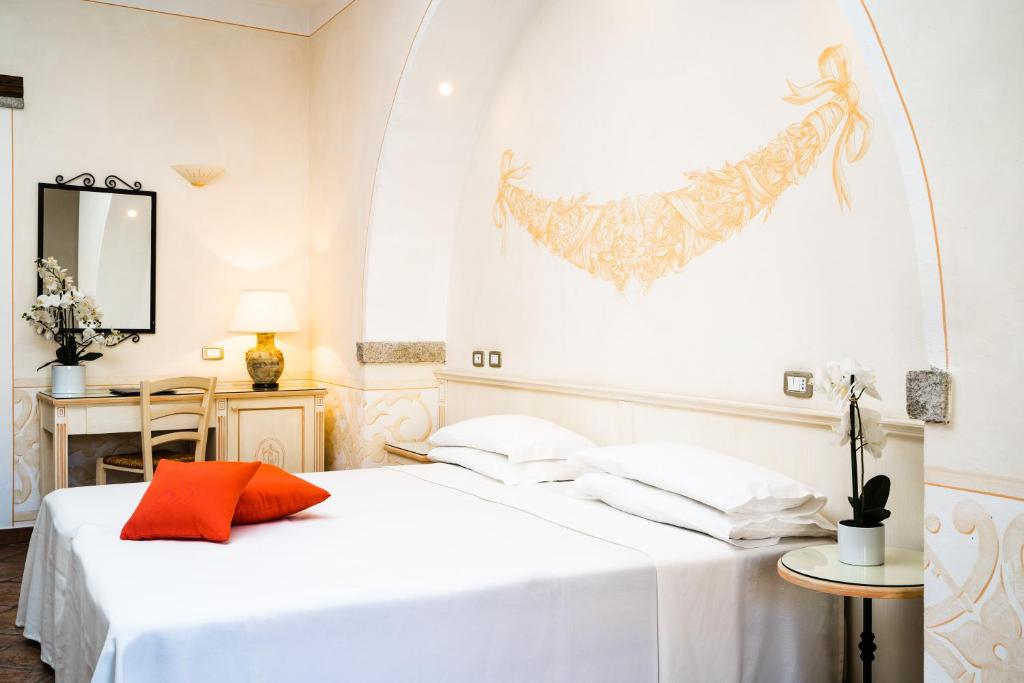 Postel nebo postele na pokoji v ubytování LH Hotel Pozzo Sacro