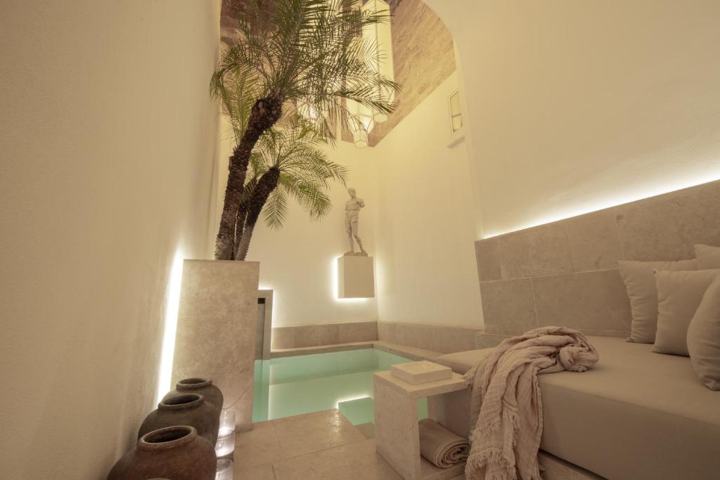 The swimming pool at or close to Palazzo Lecce - Epoca Collection