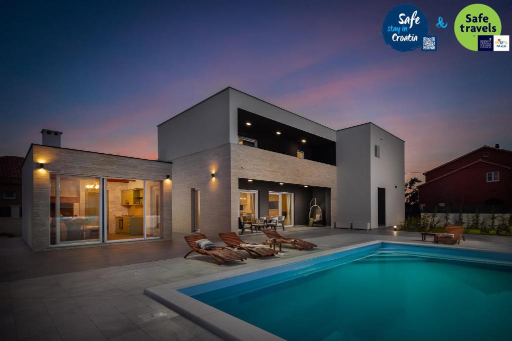Beautiful Villa Katarina Privlaka, with a Pool