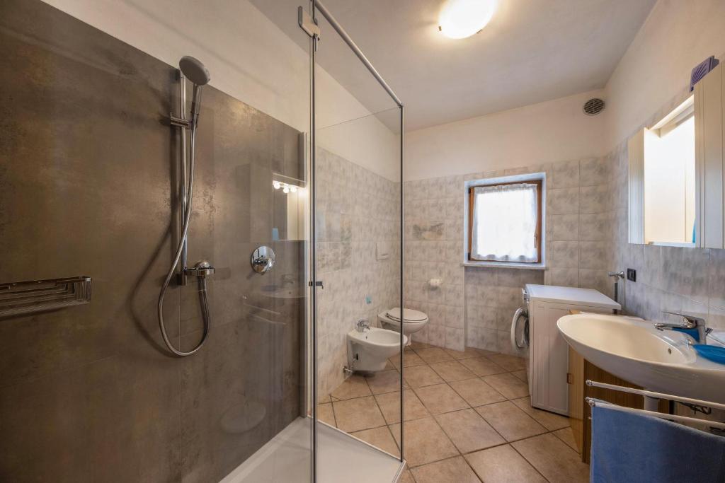 A bathroom at Appartamento Viola