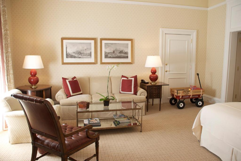 Capital Hotel - Junior Suite King Bed
