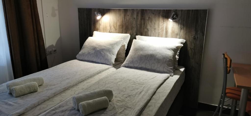 Postel nebo postele na pokoji v ubytování Apartments Banjica