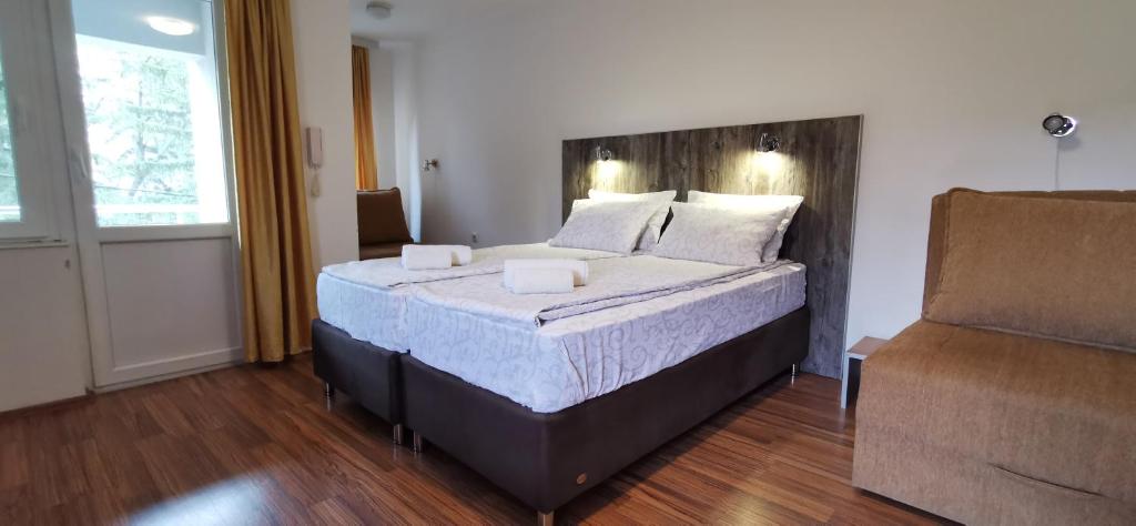 Postel nebo postele na pokoji v ubytování Apartments Banjica