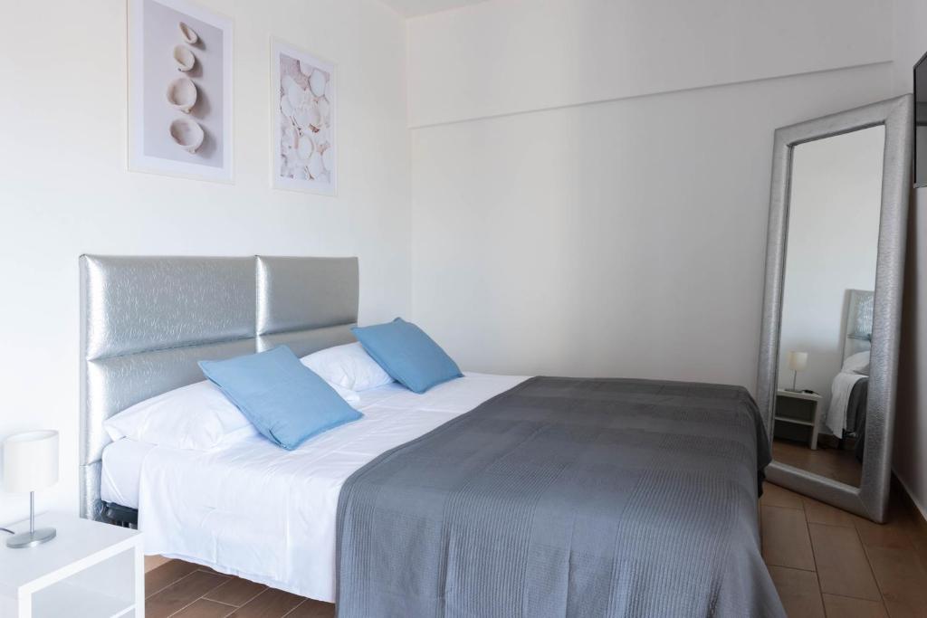 Postel nebo postele na pokoji v ubytování Sirentum Rooms
