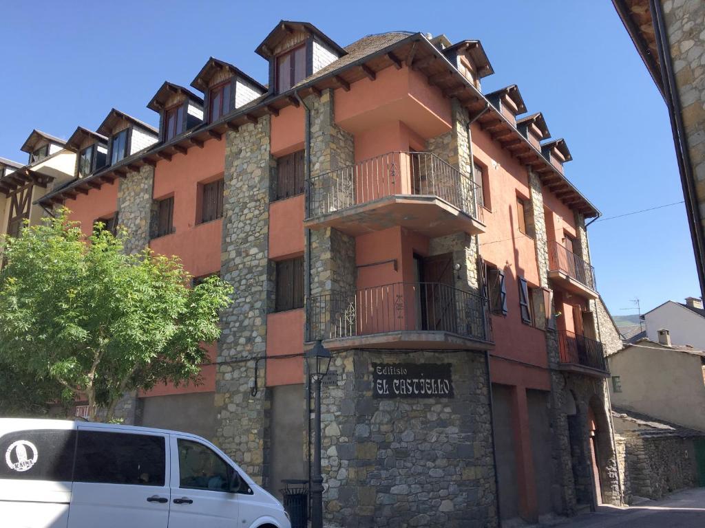 a white van parked in front of a building at B36 - Mayor 48, 1º - Villmor in Benasque