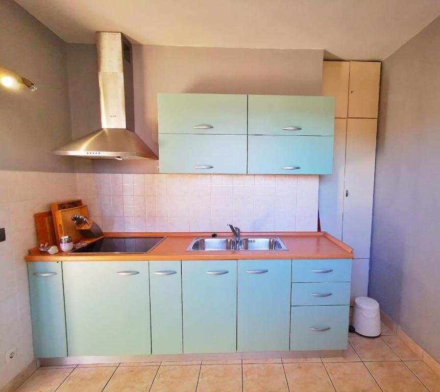 Kuchyňa alebo kuchynka v ubytovaní Jelsa View Apartments