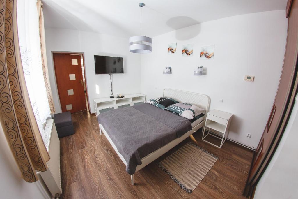 Ένα ή περισσότερα κρεβάτια σε δωμάτιο στο Apartament Marcel