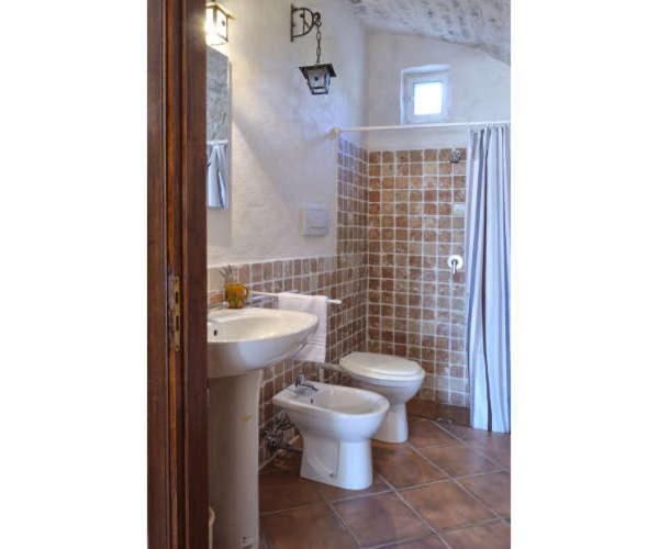 Łazienka w obiekcie Agriturismo Antonelli Piangevino