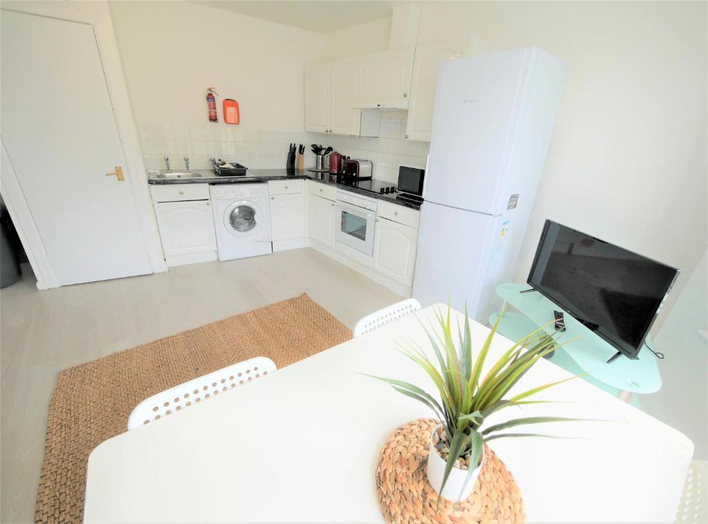 Daimler House Holiday Apartment