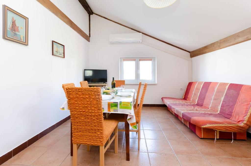 TV a/nebo společenská místnost v ubytování Apartments Ines