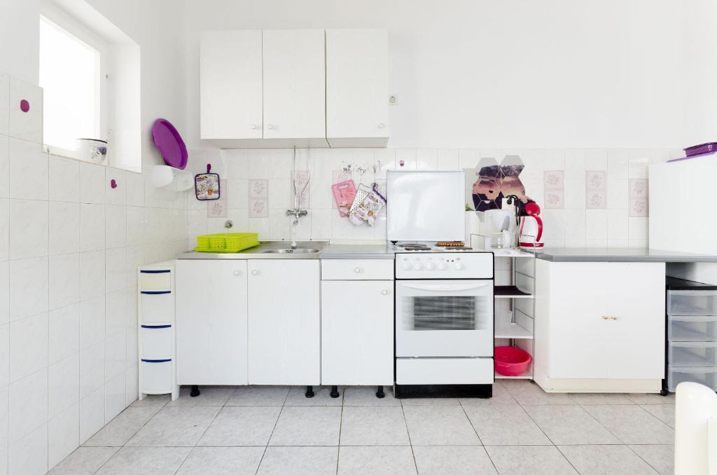 Kuchyň nebo kuchyňský kout v ubytování Apartments Ines