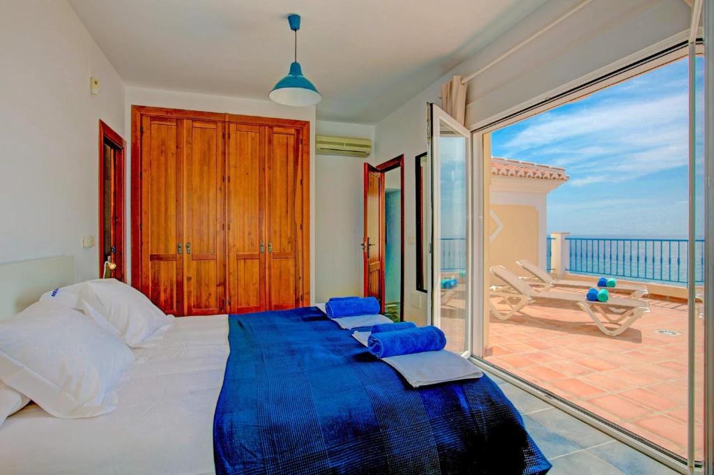 Postel nebo postele na pokoji v ubytování Villa Ladera Mar by Villa Plus