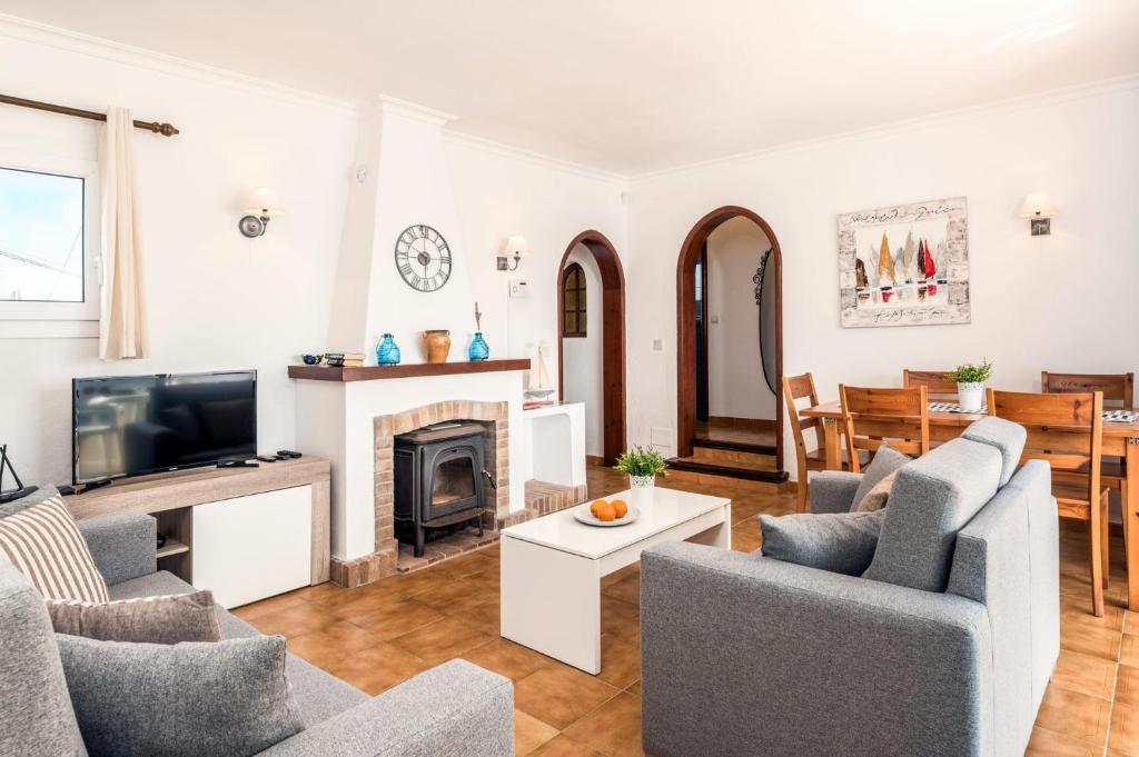 TV a/nebo společenská místnost v ubytování Villa Limon by Villa Plus