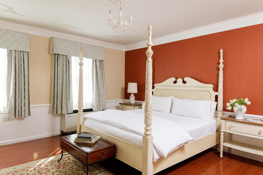 The Litchfield Inn - King Contessa Room