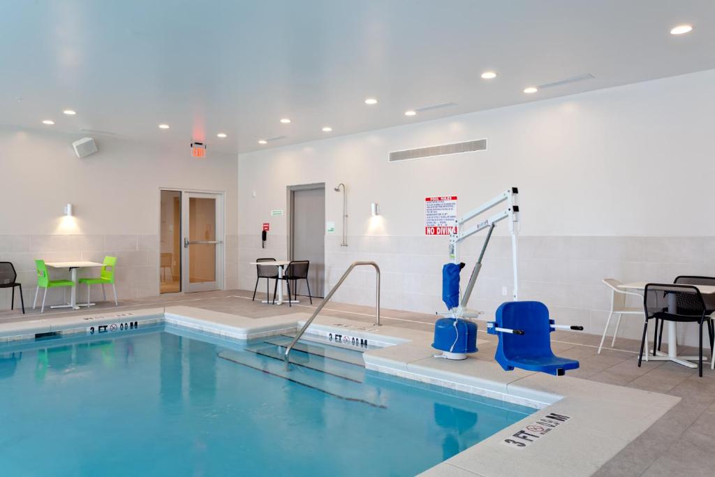 Holiday Inn - Tallahassee E Capitol - Univ, an IHG Hotel - Executive King Room - Mobility Access Roll In Douche/Niet Roken