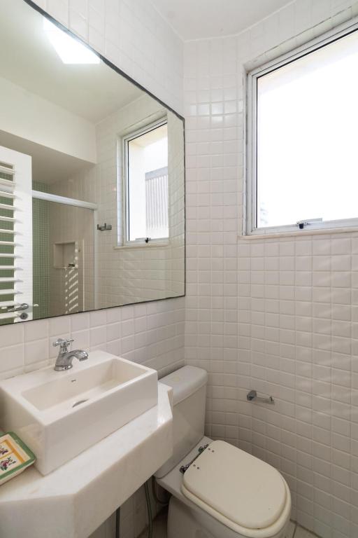  Omar do Rio - FB 33/52: Luxurious Seafront on Ipanema Beach with cinematic view + 240 mbps Internet and 75 '' Smart TV