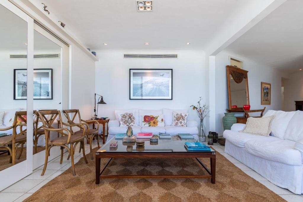  Omar do Rio - FB 33/52: Luxurious Seafront on Ipanema Beach with cinematic view + 240 mbps Internet and 75 '' Smart TV