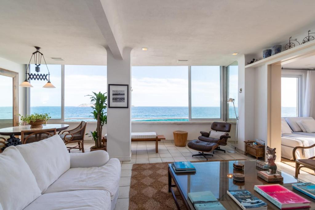  Omar do Rio - FB 33/52: Luxurious Seafront on Ipanema Beach with cinematic view + 240 mbps Internet and 75 '' Smart TV