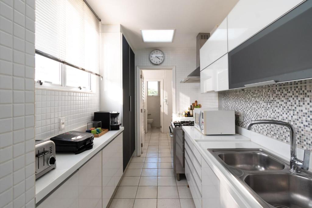  Omar do Rio - FB 33/52: Luxurious Seafront on Ipanema Beach with cinematic view + 240 mbps Internet and 75 '' Smart TV