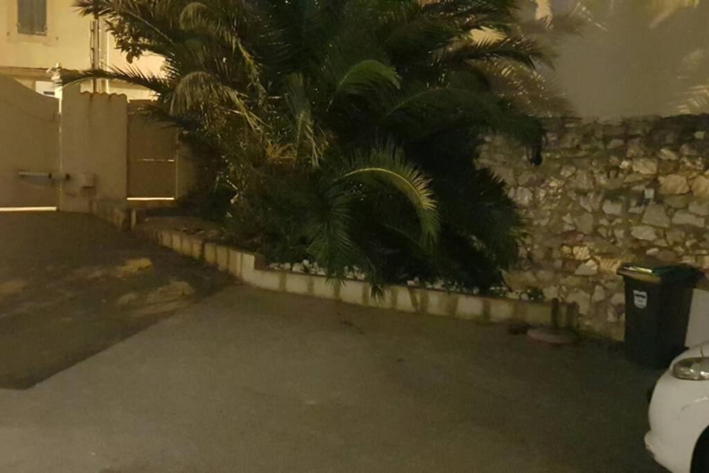 Gîte du stade Le Studio cour parking et piscine partagee - Studio