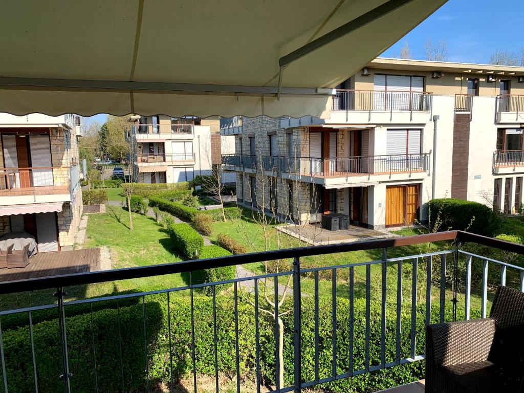 Balkon lub taras w obiekcie Lakeside Luxury Apartment