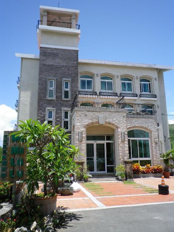 a building with a tower on top of it at Mamalulu Hostel in Kenting