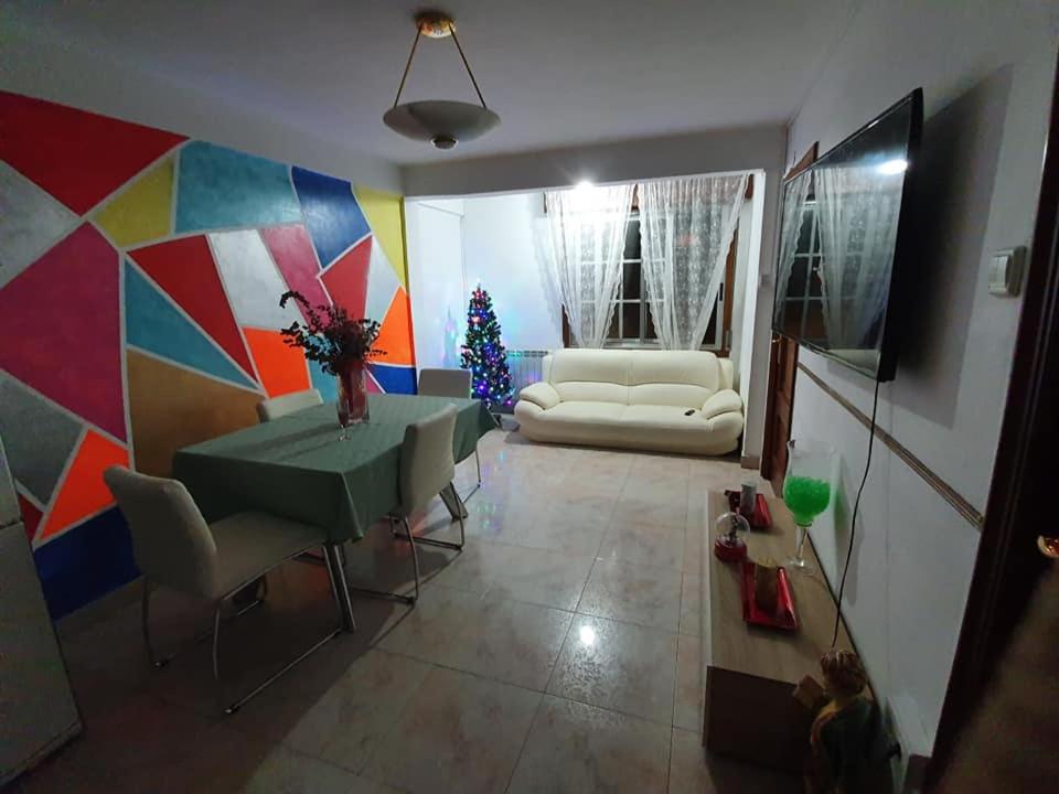 Posedenie v ubytovaní APT para Amigos y Familias