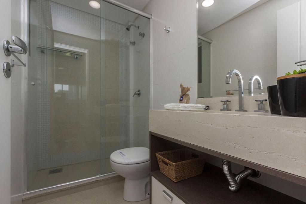  Boulevard Bombinhas 207 - Apto 3 dorms 6 pessoas Condomínio com Piscina Climatizada e Jacuzzi
