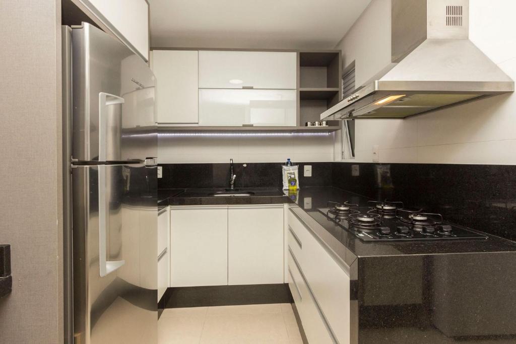  Boulevard Bombinhas 207 - Apto 3 dorms 6 pessoas Condomínio com Piscina Climatizada e Jacuzzi