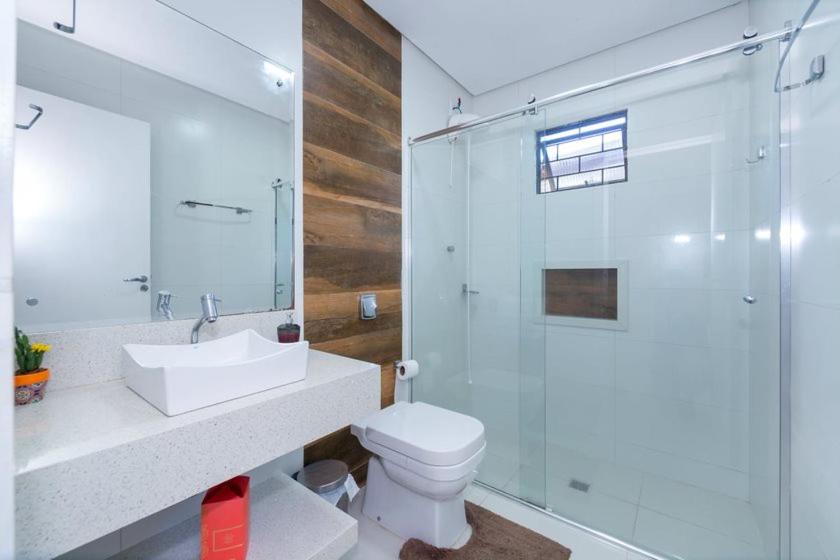  Casa com piscina Bombinhas