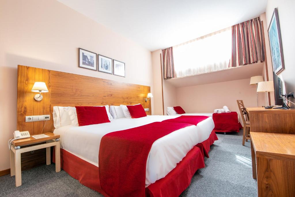 Posteľ alebo postele v izbe v ubytovaní Hospedium Hotel Casino Del Tormes