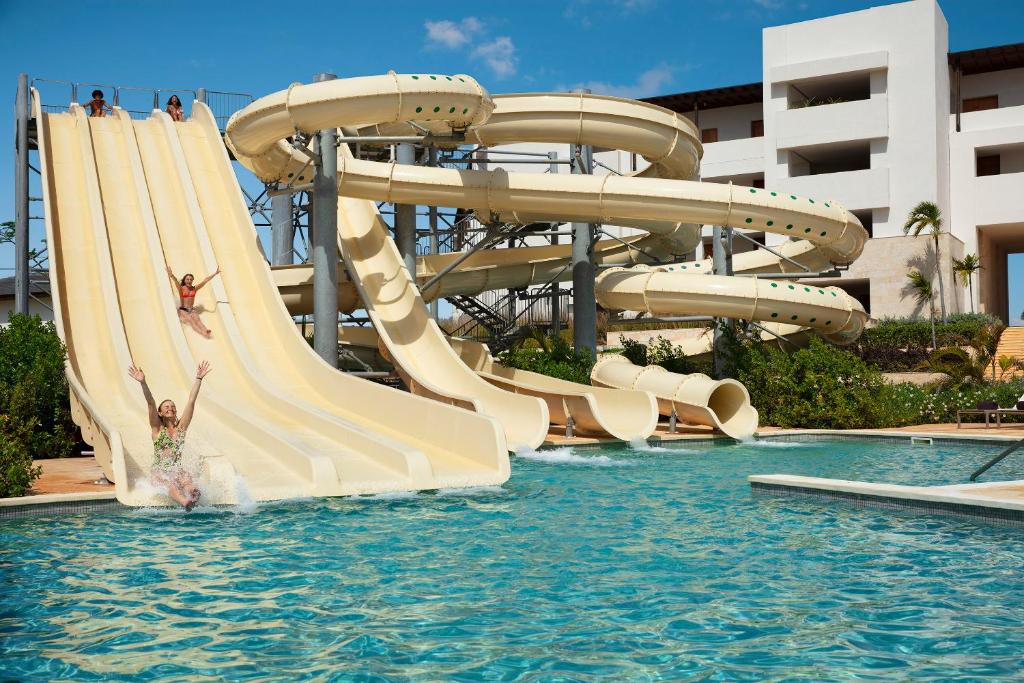 Bazén v ubytování Dreams Macao Beach Punta Cana - All Inclusive nebo v jeho okolí