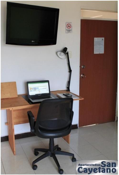 Televisor o centre d'entreteniment de ApartaEstudios San Cayetano Cali