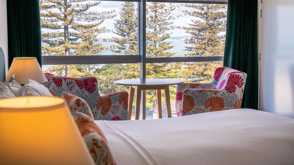 Postel nebo postele na pokoji v ubytování Scenic Hotel Te Pania