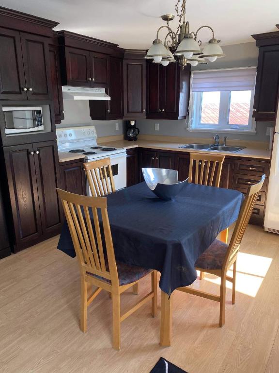 Kuchyň nebo kuchyňský kout v ubytování Maison Carofanne