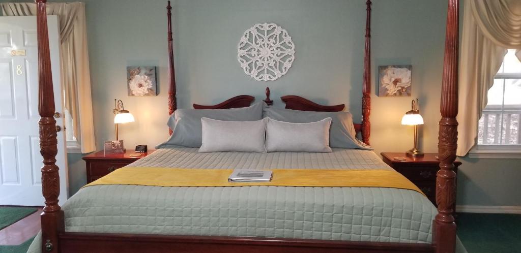 a bedroom with a large bed with two lamps at Evening Shade Inn in Eureka Springs