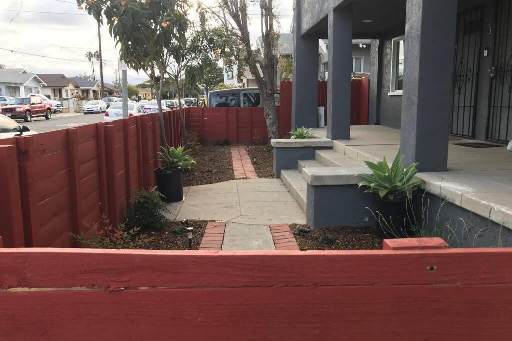 2bed 1bath close to downtown LB, LA and OC. - Two-Bedroom Apartment