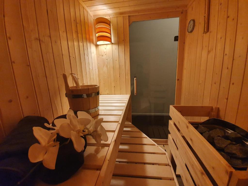 Fotografie z fotogalerie ubytování Luxuriöses Galerie-Penthouse direkt am Walensee v destinaci Unterterzen