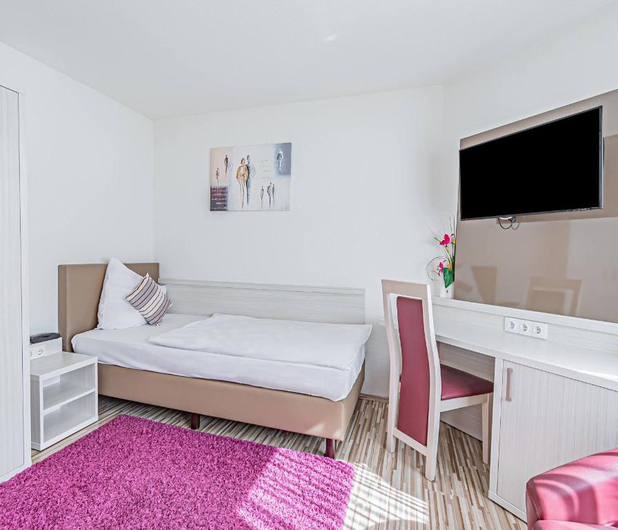 Postel nebo postele na pokoji v ubytování Hotel Tannenblick