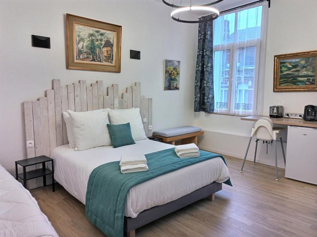 Кровать или кровати в номере Les Appartements Fénelon