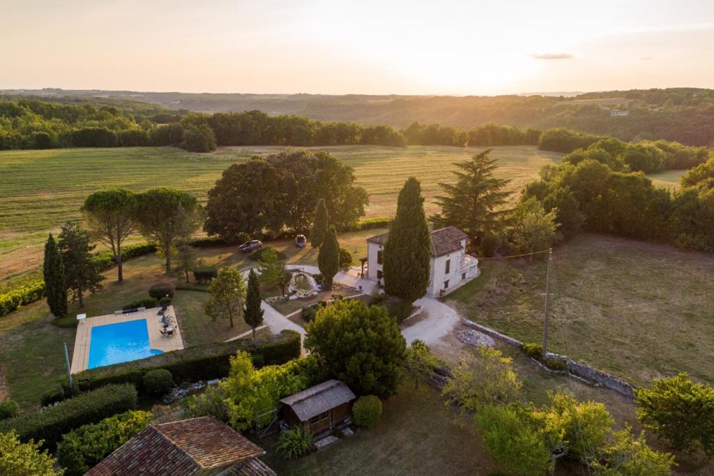 an aerial view of a house in a field at Chambre d'hotes la Quercynoise in Montaigu-de-Quercy