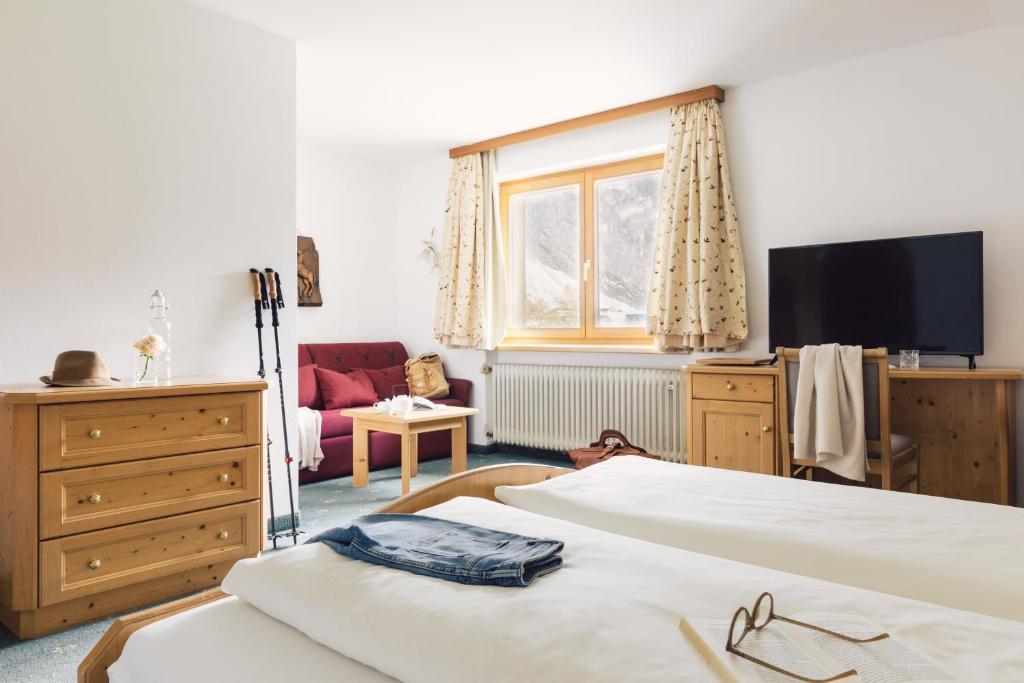 TV a/nebo společenská místnost v ubytování Hotel Jägerhof