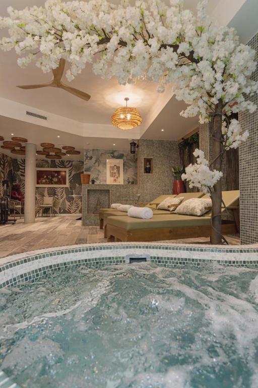 Bazén v ubytování Casa Coco Boutique Hotel & Spa 4*S - Adults Only nebo v jeho okolí