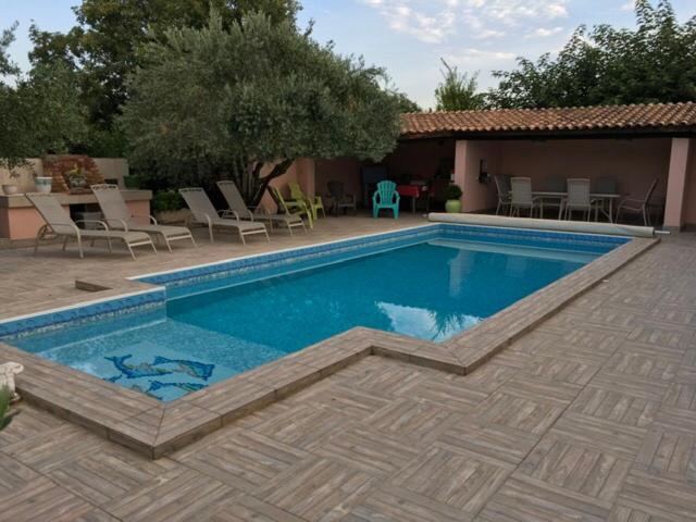 The swimming pool at or close to Appartement Rez de chaussé