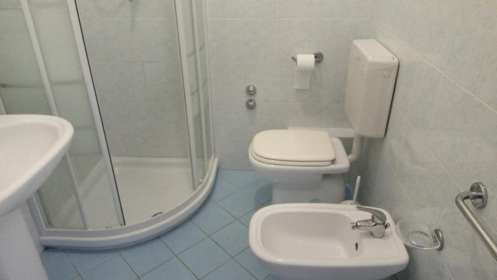 Koupelna v ubytování Hotel President