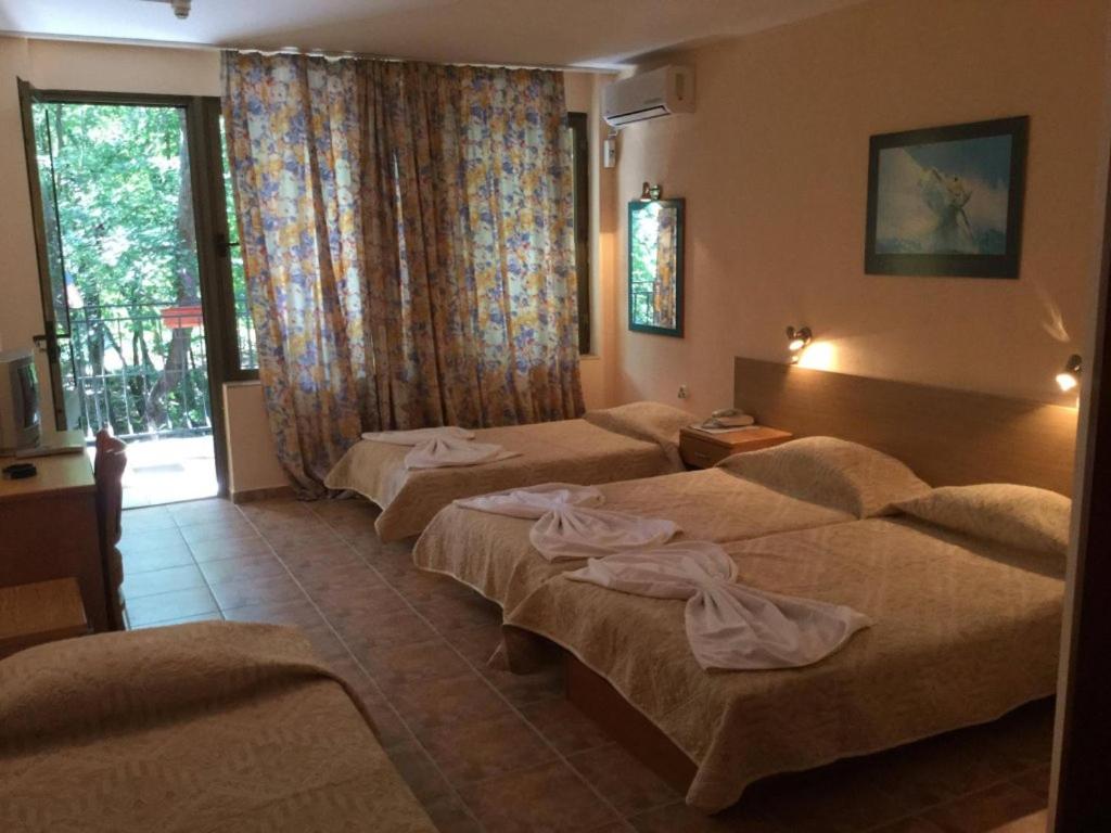 Park Hotel Briz - All Inclusive & Free Parking - Family Room With Balcony