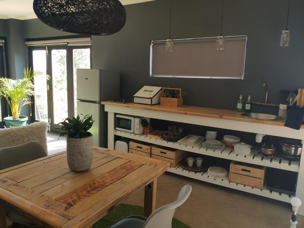 The Studio @ Mount View Lodge - Image 25